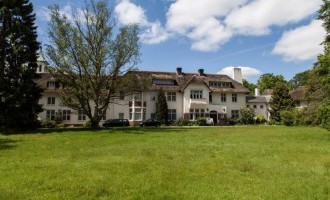 Verbouwing klooster op landgoed Monnikenberg naar woonhuis voor ouderen
